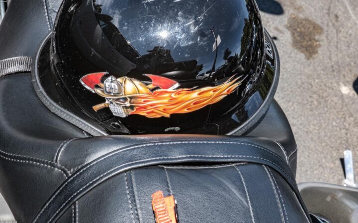 Mesh vs Bluetooth, explained for riders